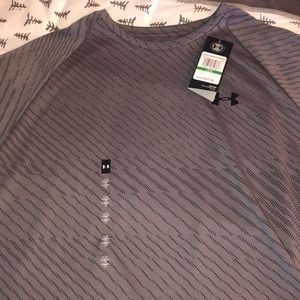 🆕 U N D E R   A R M O U R - Heat Gear loose fit